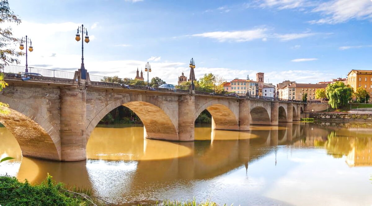 Nuestros servicios de alquiler de coches ofrecen una diversa selección de vehículos en Logroño.